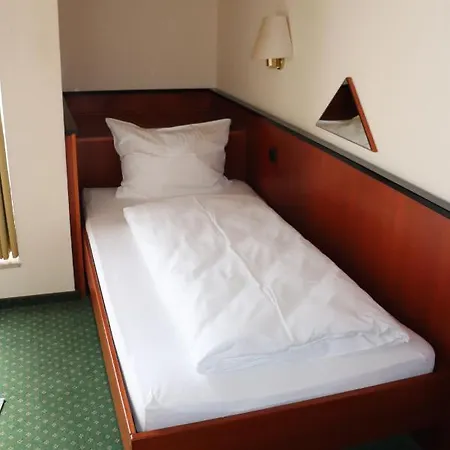 Stadthalle Ξενοδοχείο *